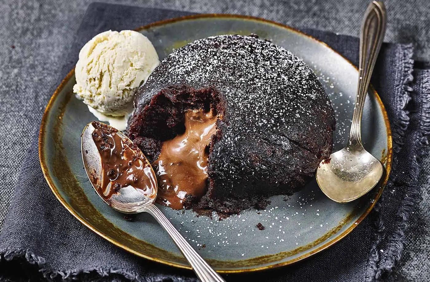 microwave chocolate lava cake - Can I bake lava cake in the microwave