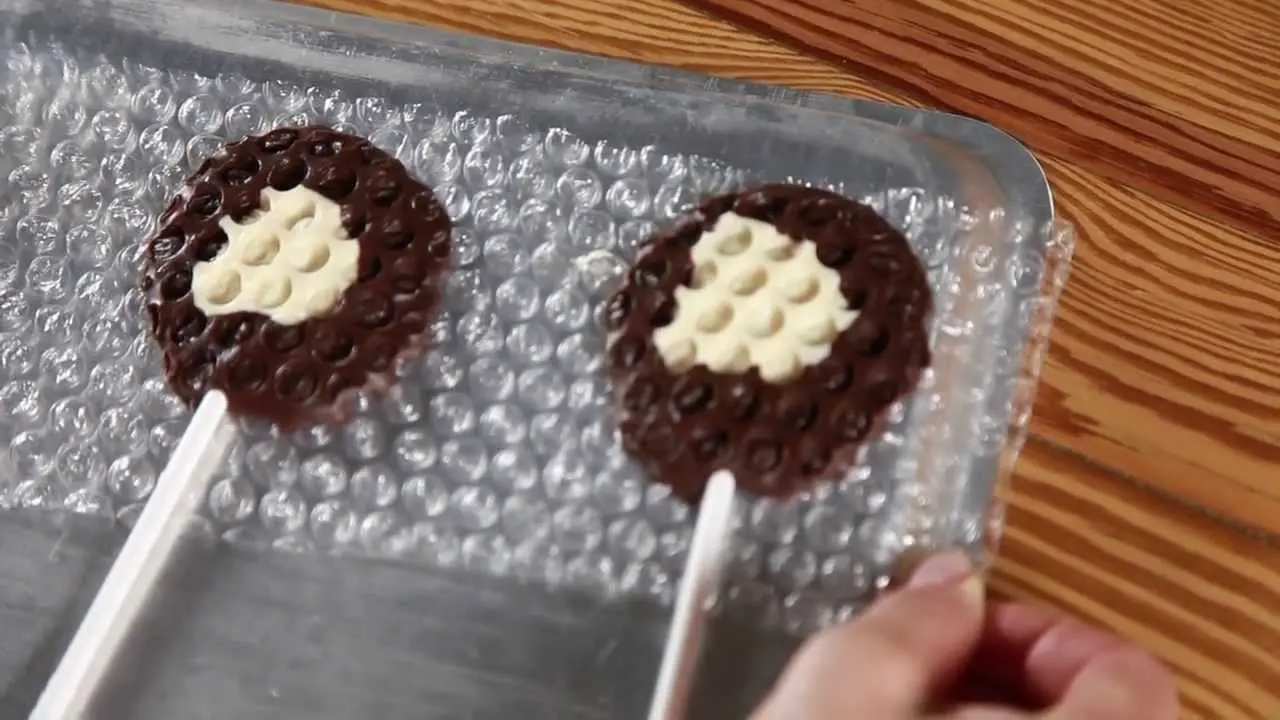 como hacer chupetines de chocolate sin molde - Cómo conservar las paletas de chocolate