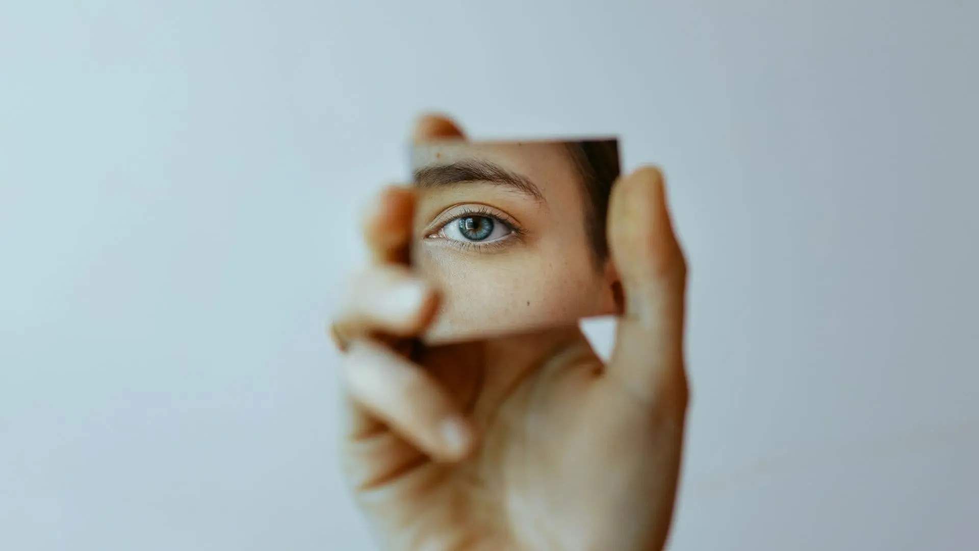 Efecto Espejo: Cómo lograrlo en tu cabello y en tu vida - Cómo funciona el efecto espejo efecto espejo chocolate - Cómo funciona el efecto espejo