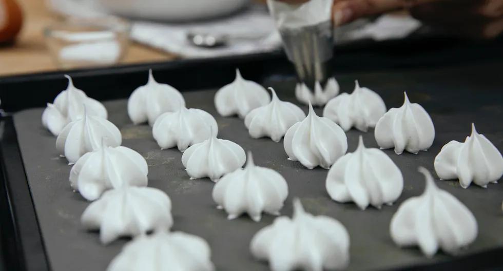 como preparar un merengue de chocolate para decorar tortas - Cómo mantener el merengue de un día para otro