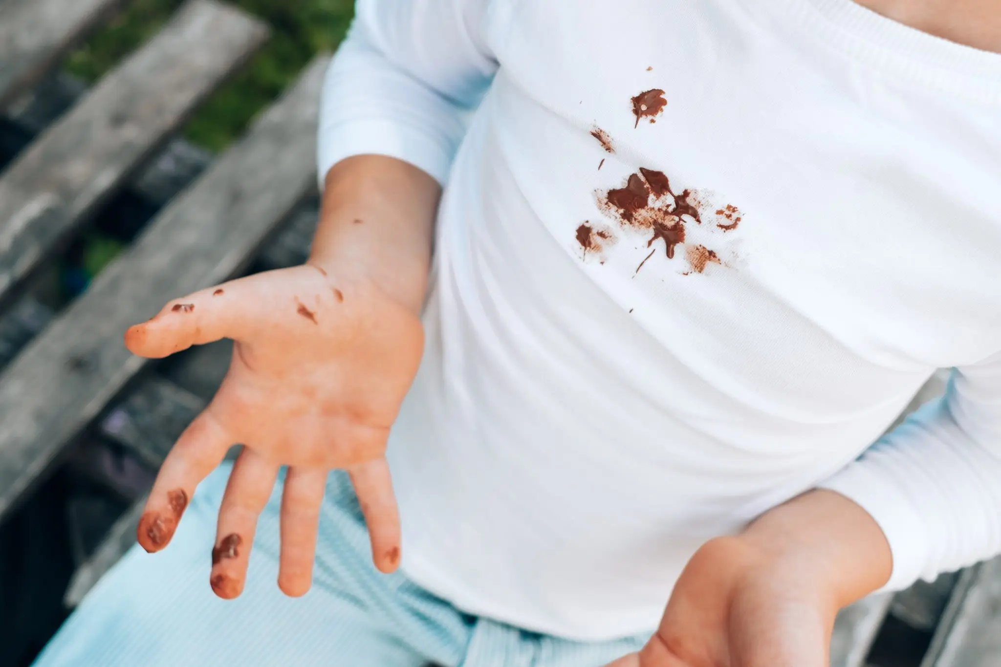 como quitar manchas de chocolate en ropa de color - Cómo quitar las manchas de la ropa de color