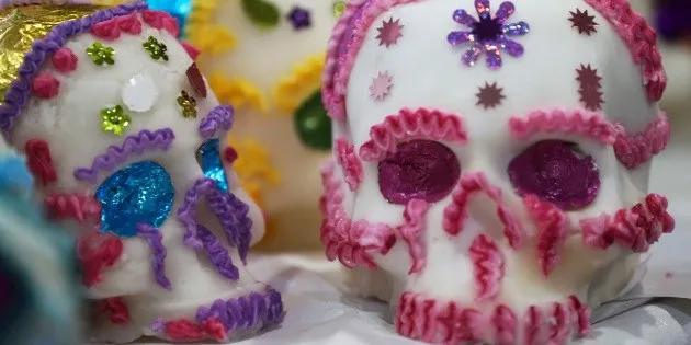 calaveritas de azucar y chocolate - Cómo se comen las calaveritas de azúcar