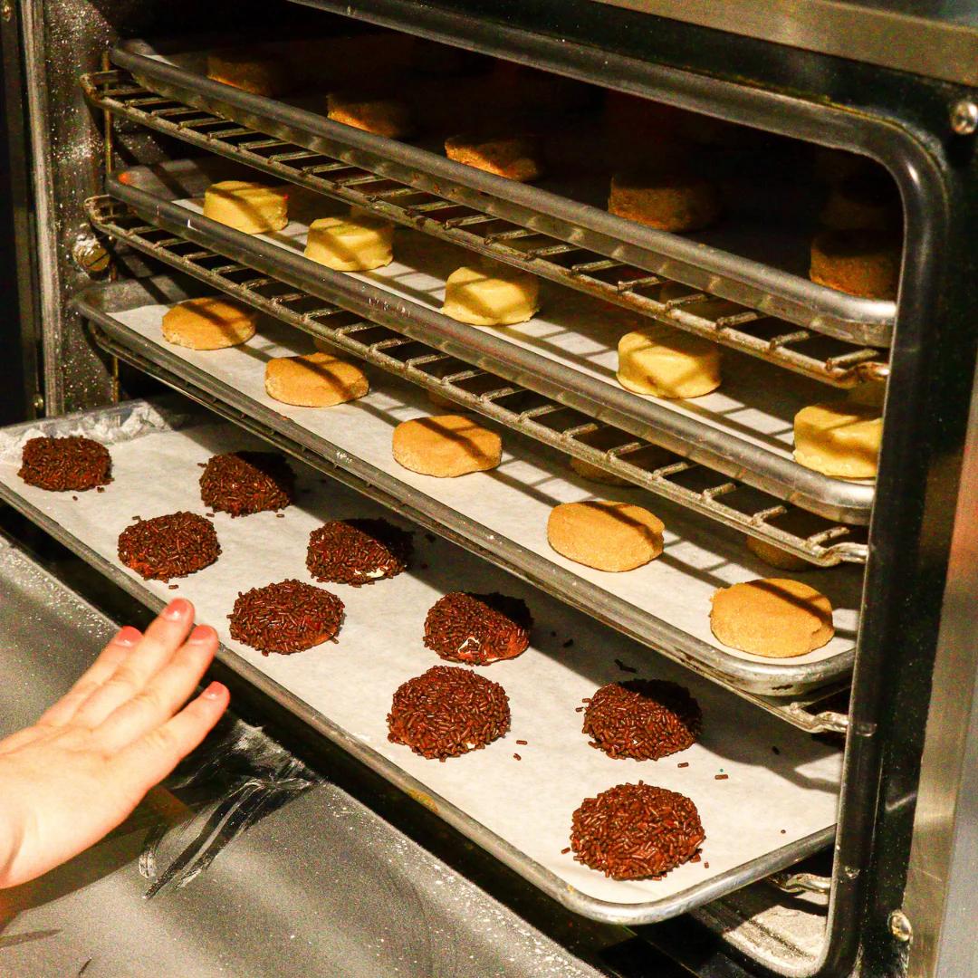 como hacer galletas con chispas de chocolate en horno electrico - Cómo utilizar un horno de convección para hornear galletas