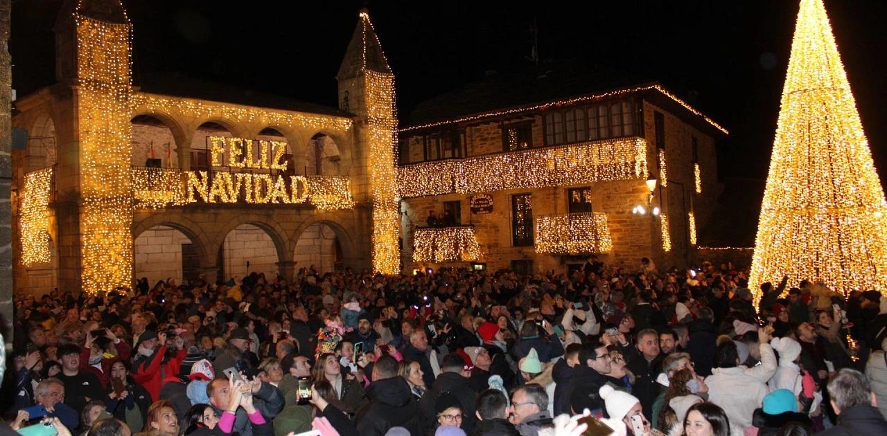 torre de chocolate ferrero rocher - Cuándo encienden las luces de Ferrero Rocher