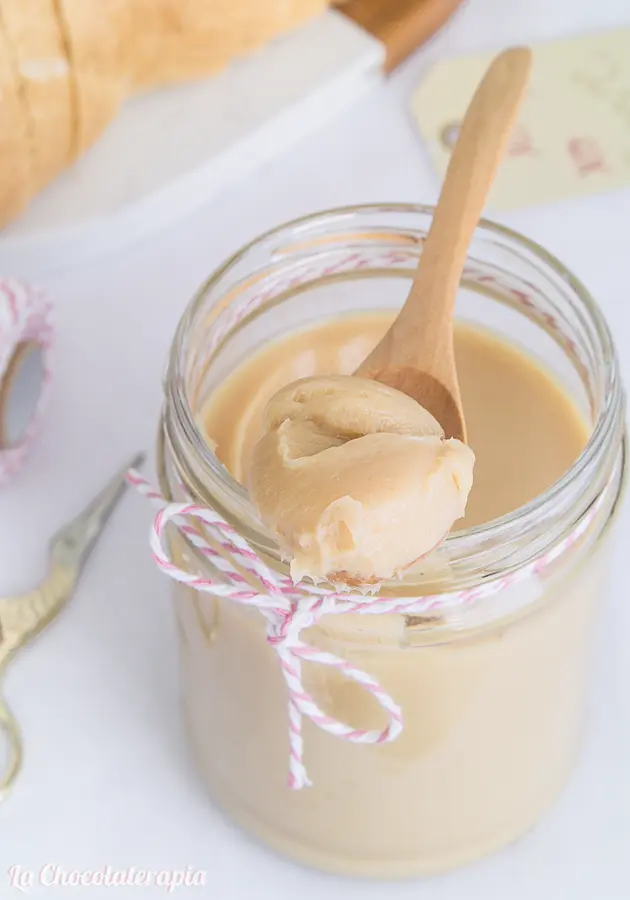 crema de avellanas y chocolate blanco - Cuántas calorías tiene una cucharada de crema de avellanas