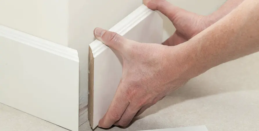 zoclo de madera color chocolate - Cuánto cuesta el metro de zoclo de madera