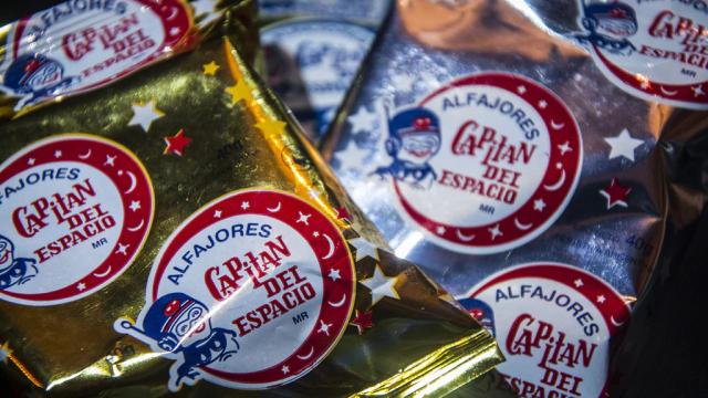 capitan del espacio chocolate - Cuánto cuesta la caja de alfajores Capitan del Espacio