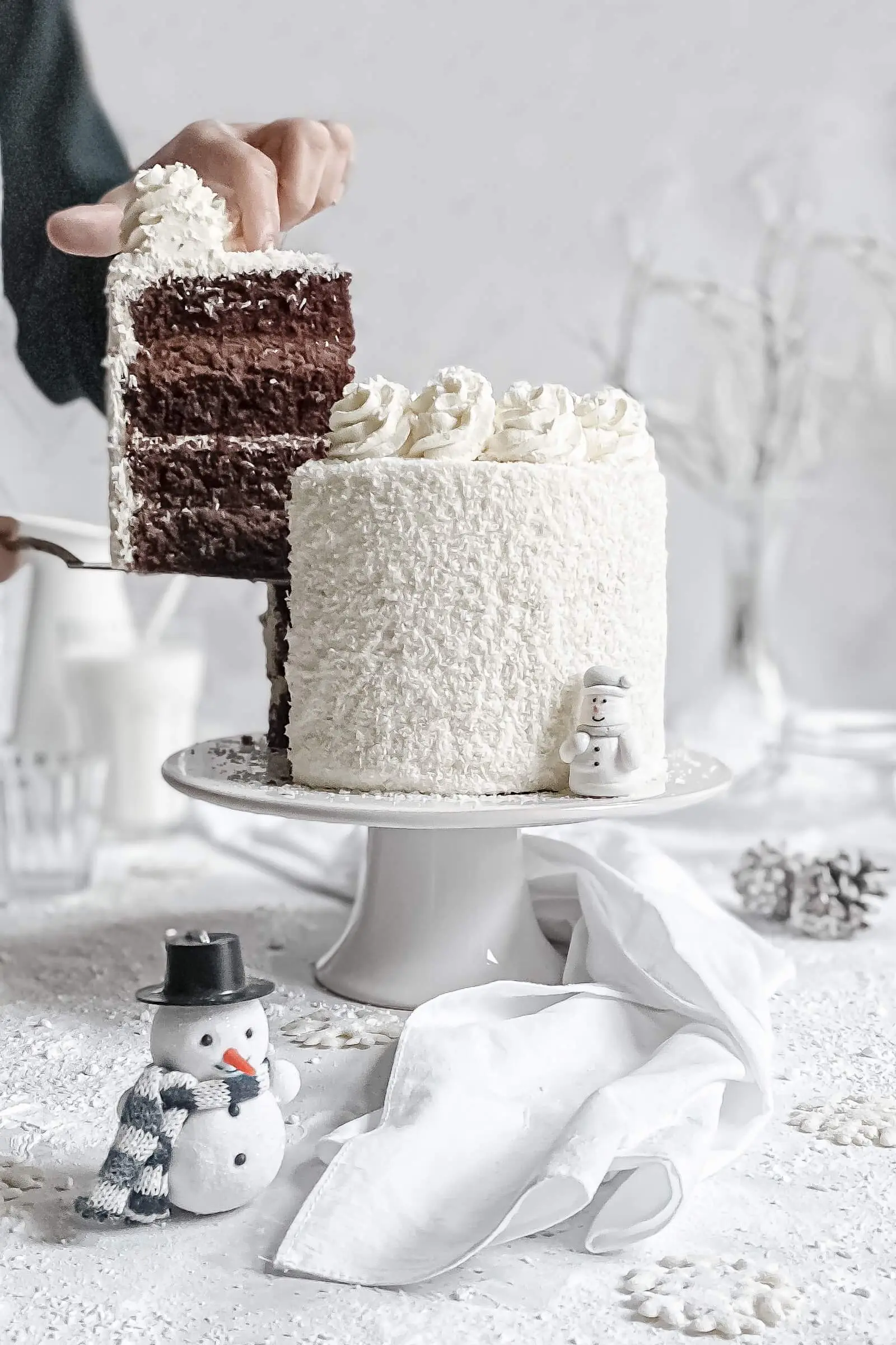 chocolate and coconut cake - How many calories are in a slice of chocolate coconut cake