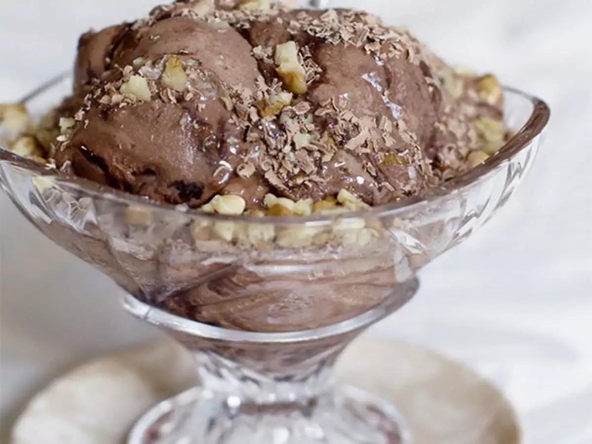 chocolate and nut ice cream - How many calories in a chocolate and nut ice cream cone