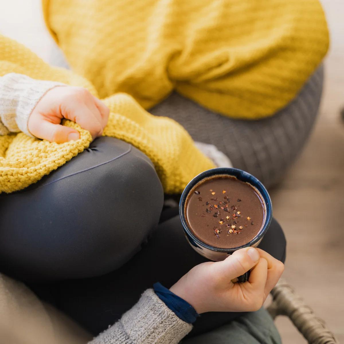 Chocolate Oscuro para Calambres Menstruales: ¿Mito o Realidad? - Is cacao good for periods dark chocolate for menstrual cramps - Is cacao good for periods
