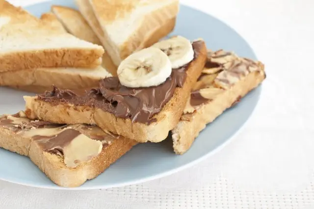 chocolate peanut butter banana smoothie - Is it OK to eat banana with peanut butter