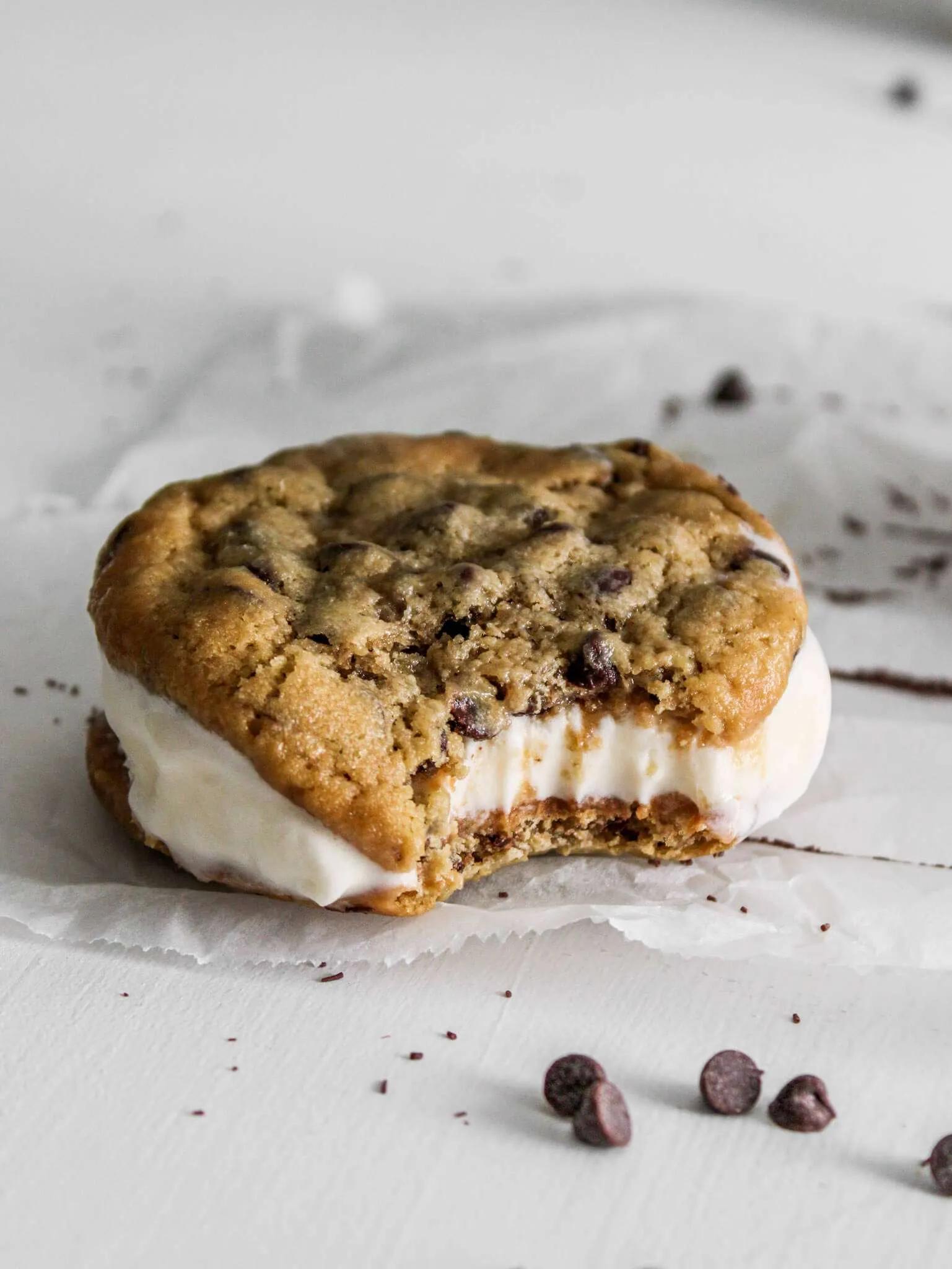 chocolate chip ice cream sandwich - Is there chocolate ice cream sandwiches