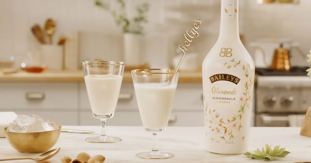 baileys chocolate milk - Is there milk in Baileys chocolate