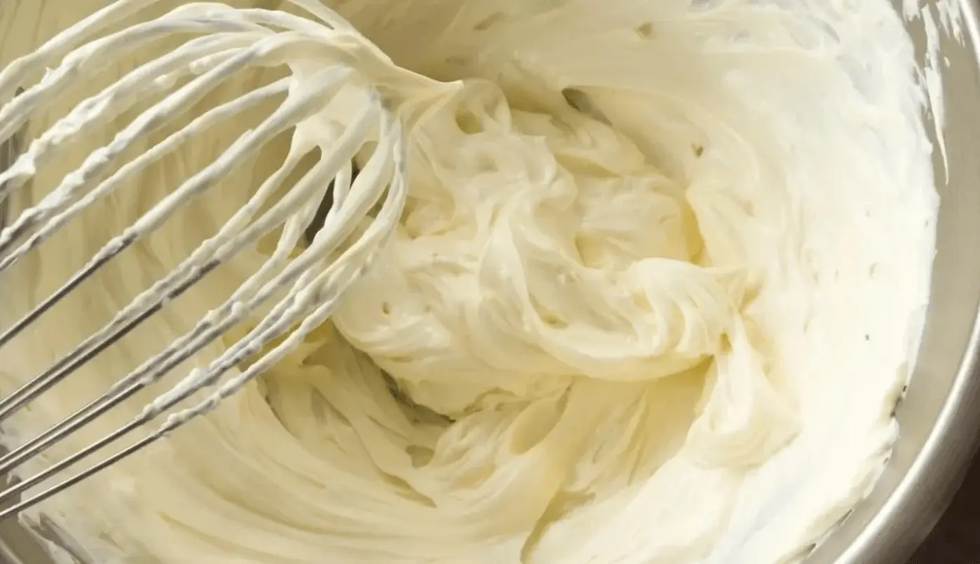 agregar chocolate blanco a la crema chantilly - Qué colorante se usa para la crema chantilly