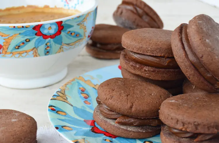 alfajor con harina leudante de chocolate - Qué es el alfajor artesanal
