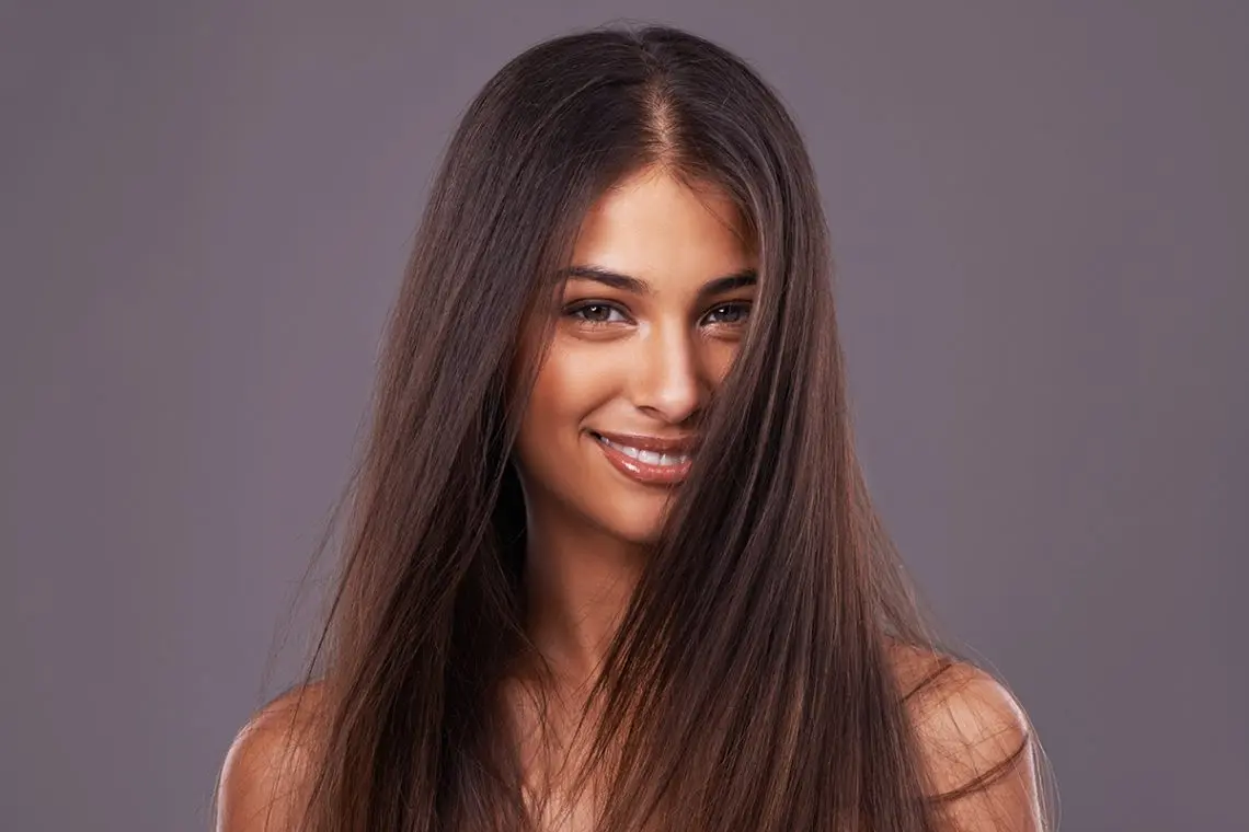 Baño de color chocolate: Un toque de dulzura para tu cabello - Qué es un baño de color y cómo se hace baño de color chocolate - Qué es un baño de color y cómo se hace