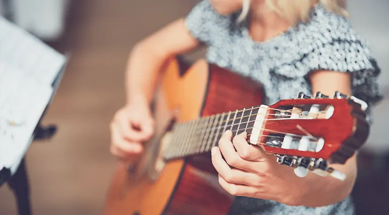 guitarra para chocolate - Qué son las guitarras 4 4
