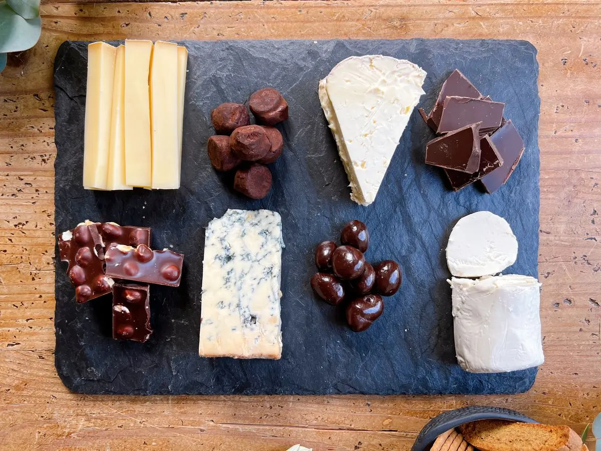 chocolate and cheese - Quién está en la portada del álbum Ween