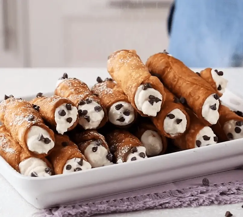 chocolate chip cannoli - Son buenos los cannolis