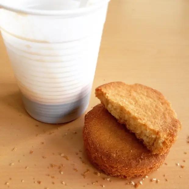 french cookies with chocolate on top - What are the French biscuits called