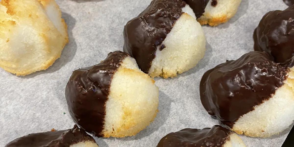 chocolate coconut macaroons - What culture are coconut macaroons from