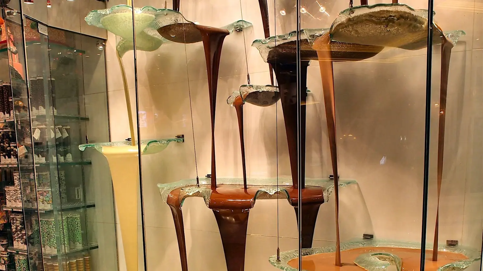 bellagio chocolate fountain - What hotel in Vegas has the chocolate fountain