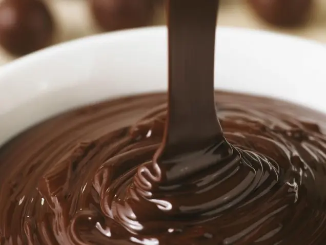 La Guía Definitiva para Glaseados de Chocolate para Bombones: Secretos y Recetas - What is a glaze, icing sauce, or filling for pastries made from chocolate and cream chocolate glaze for cream puffs - What is a glaze, icing sauce, or filling for pastries made from chocolate and cream