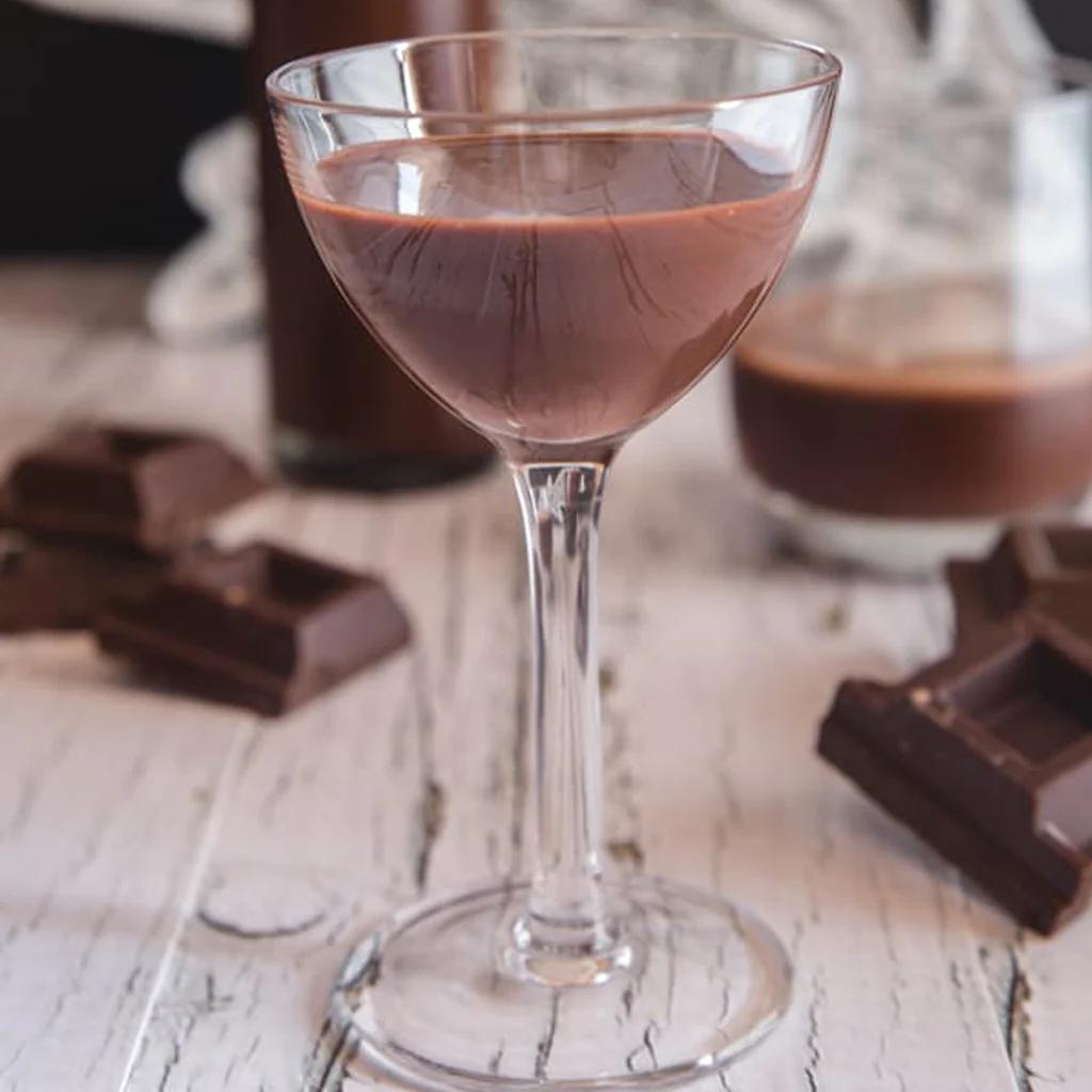 what is white chocolate liqueur - What is the difference between chocolate liquor and chocolate liqueur
