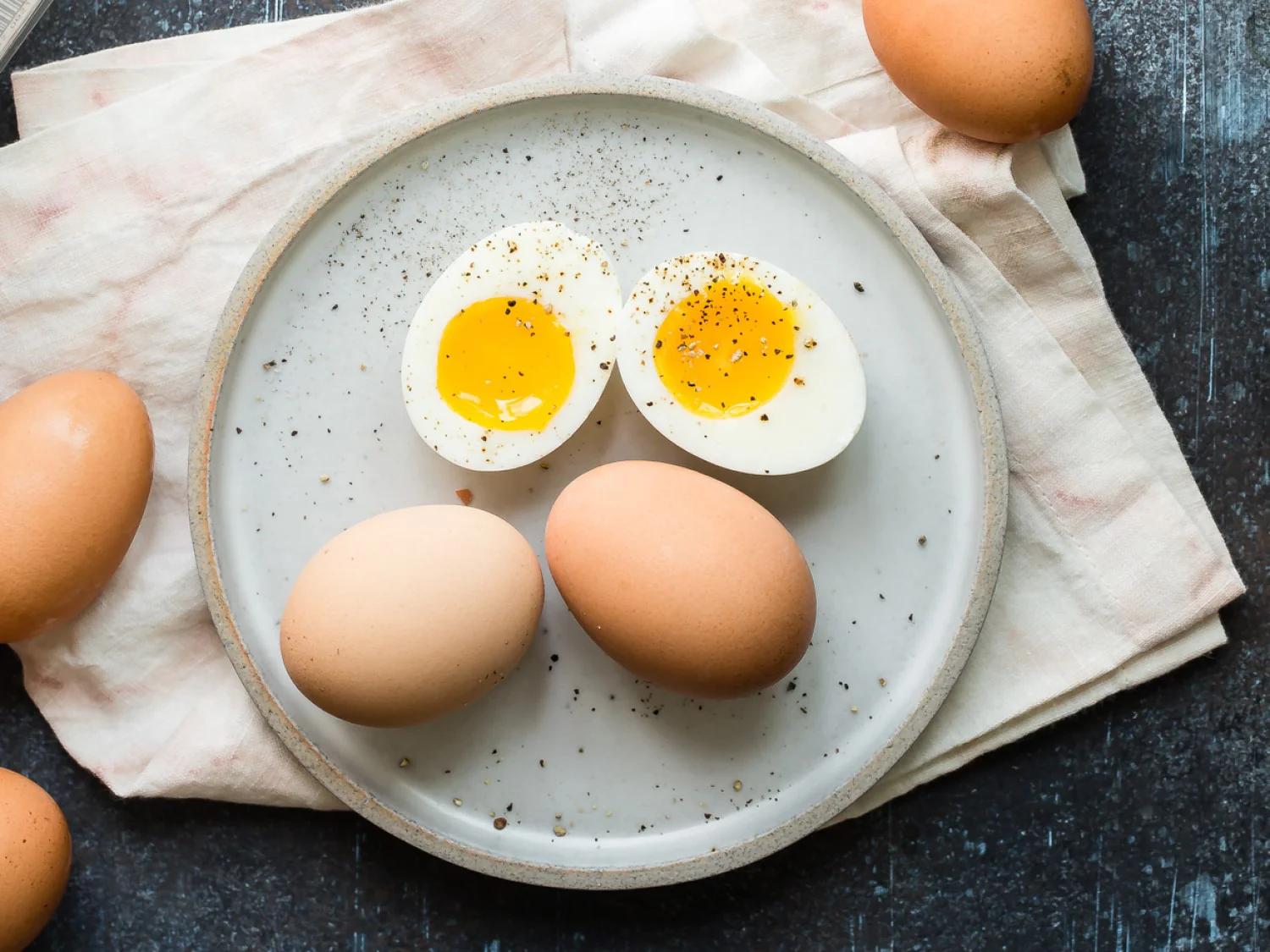 chocolate souffle egg white only - What is the purpose of using only egg whites when baking