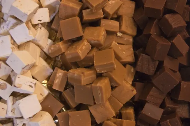 Descifrando el Significado de 'Fudge': Un Viaje al Mundo del Chocolate y el Lenguaje Coloquial - Why is it called fudge chocolate fudge meaning - Why is it called fudge